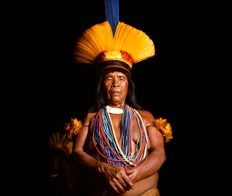 Yakakumalu Mehinako pronta para a cerimônia do Yamurikumã, c. 1975 Yakakumalu Mehinako pronta para a cerimônia do Yamurikumã, c. 1975