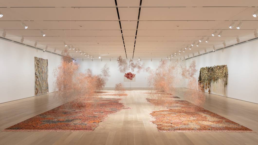 Igshaan Adams, África do Sul, Desire Lines, Installation view. The Art Institute of Chicago, Chicago, IL, 2022 Igshaan Adams, África do Sul, Desire Lines, Installation view. The Art Institute of Chicago, Chicago, IL, 2022