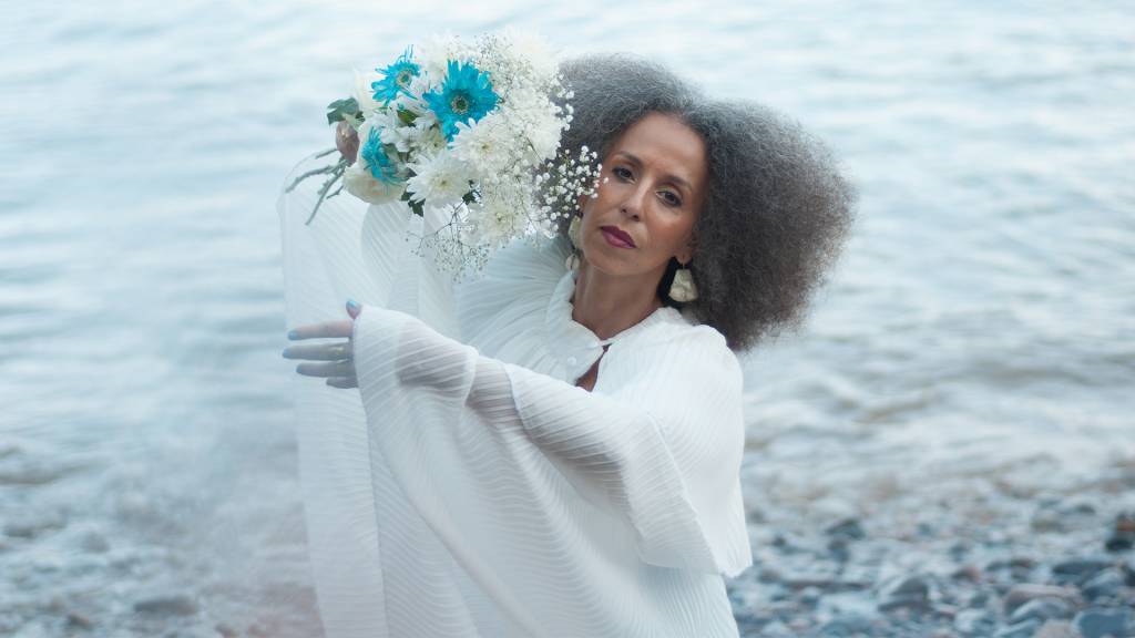 1-iara-renno Cantora Iara Rennó.