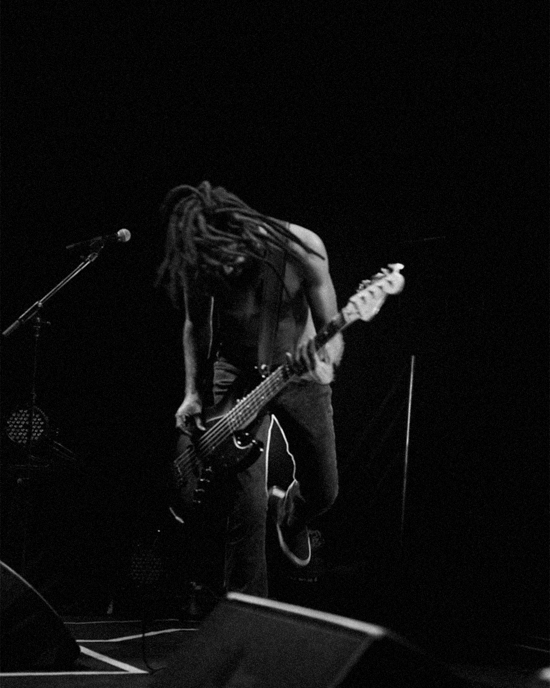 black-pantera-gif chaena-da-gama-baixista-da-banda-black-pantera